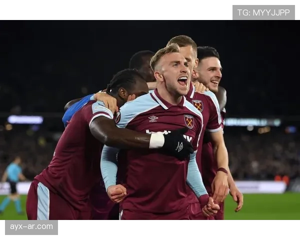 英超战火重燃：焦点对决引爆全场，球星闪耀引领球队新动向