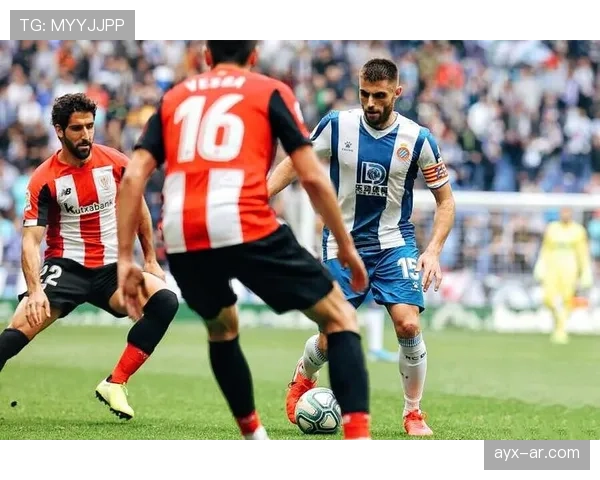 格拉纳达边路提速显成效，战术革新开启新篇章