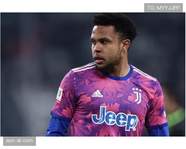 麦肯尼持续强化身体对抗能力,为球队注入全新竞争力 麦肯尼持续强化身体对抗能力,为球队注入全新竞争力