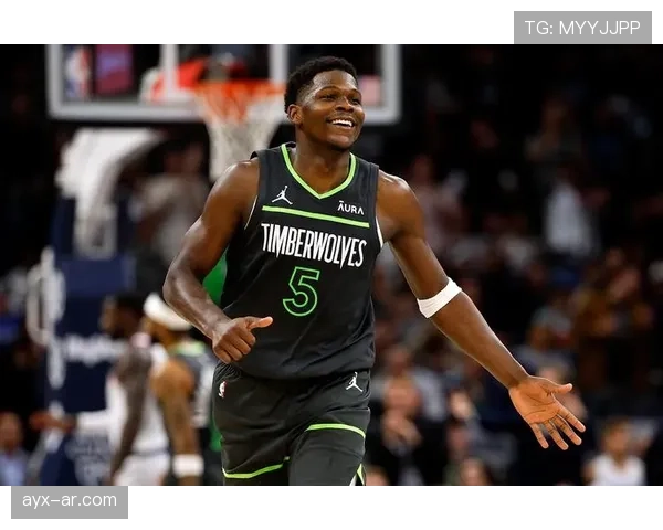 爱德华兹突破投篮提升效率 拉开队内得分差距