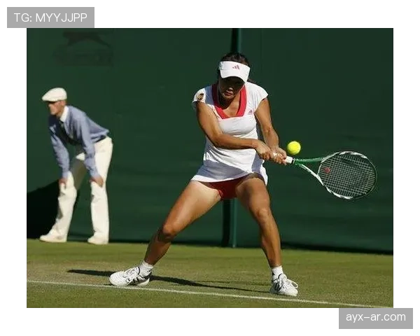 彭帅退役后晒出的日常：凌晨四点还在练瑜伽，这自律谁顶得住啊